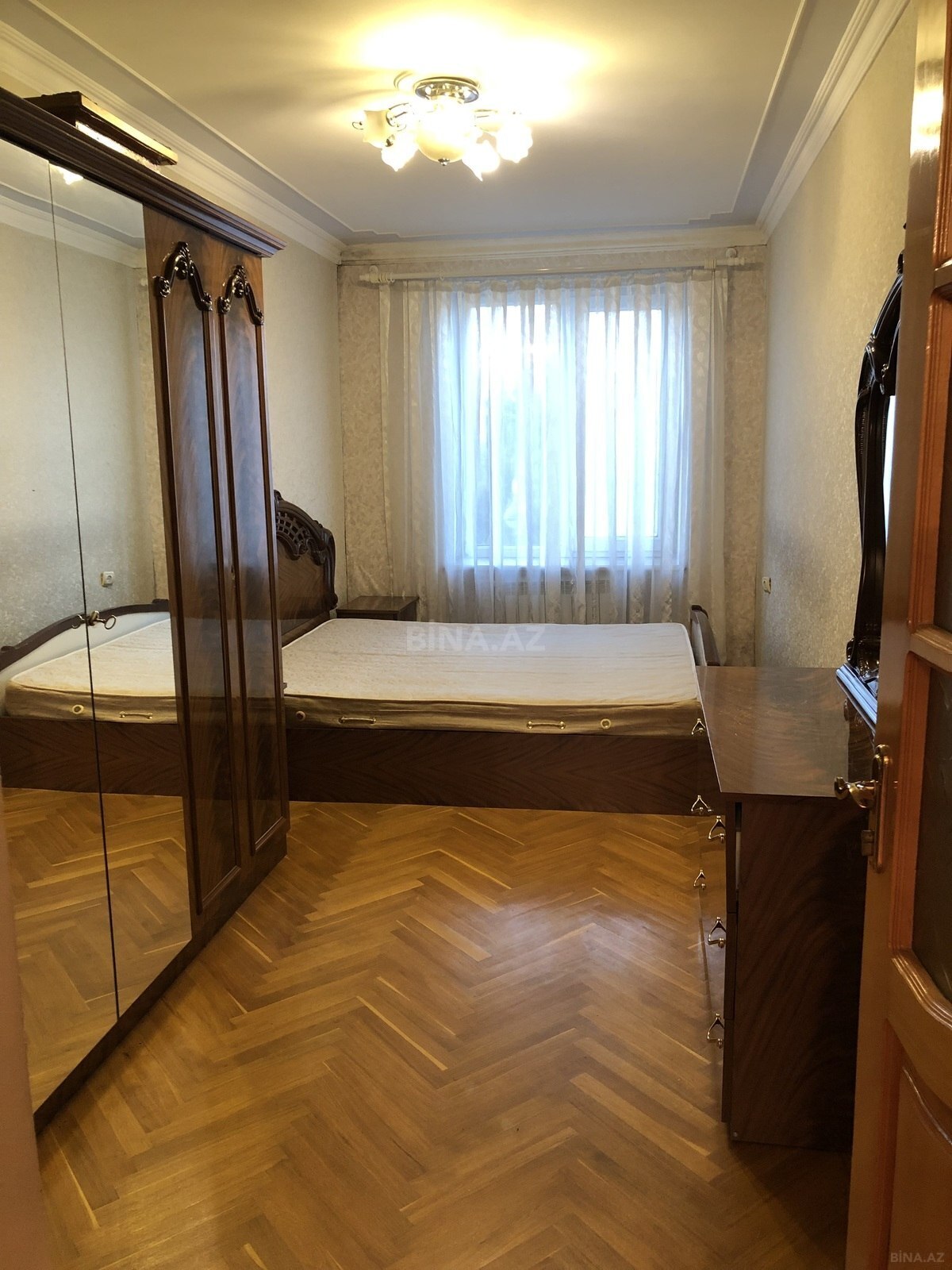 3 otaqlı Köhnə tikili, 8 Noyabr m., Bakı