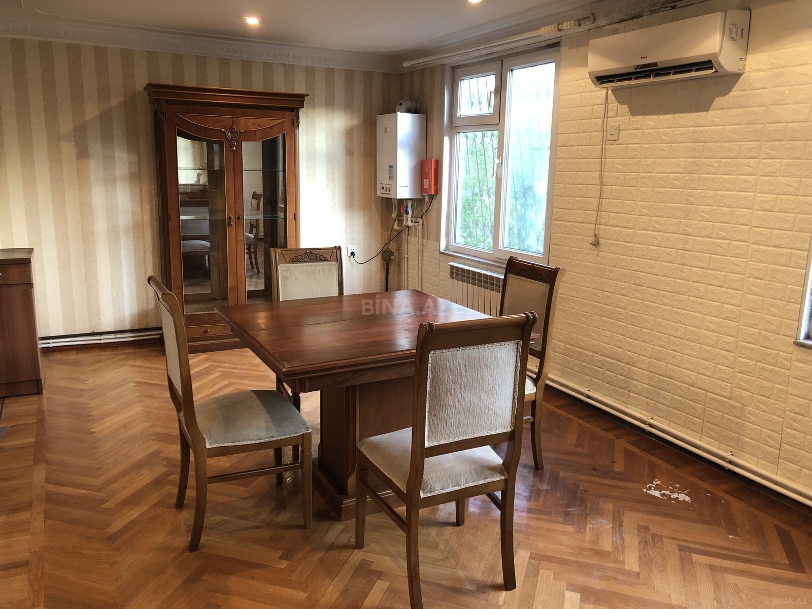 3 otaqlı Köhnə tikili, 8 Noyabr m., Bakı