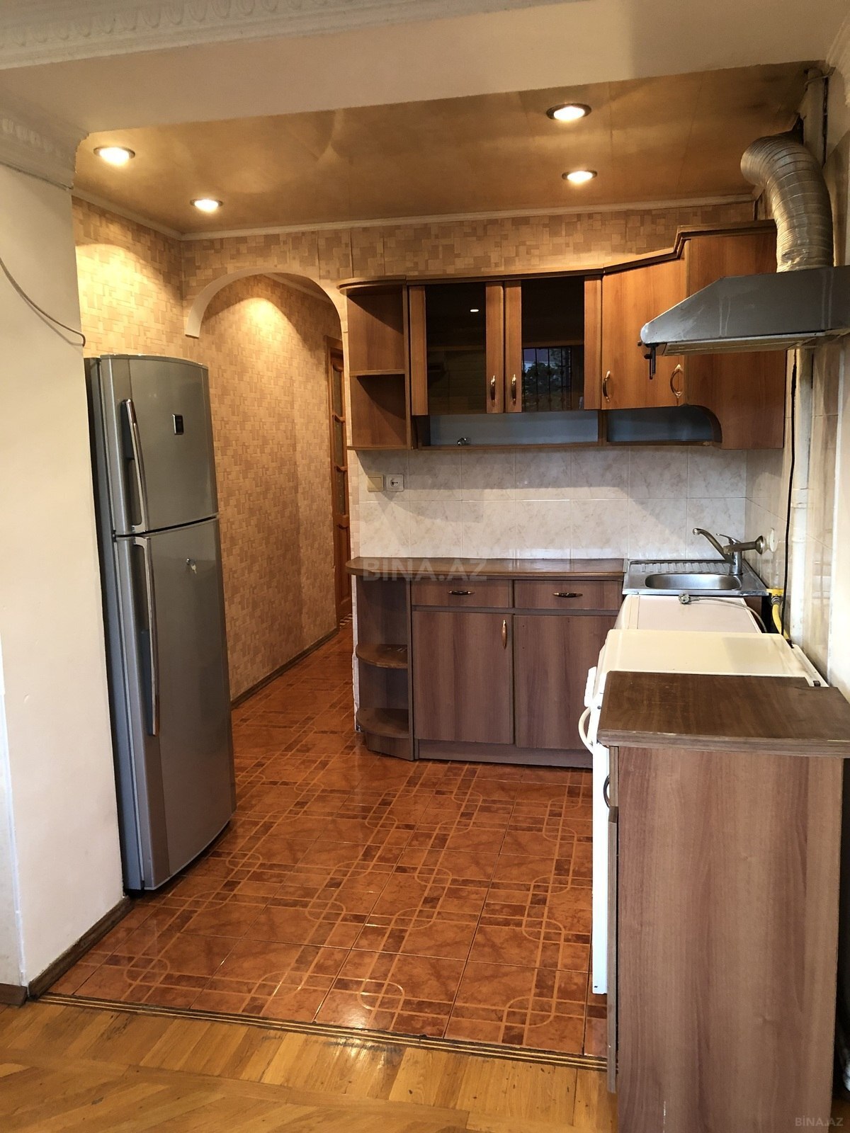 3 otaqlı Köhnə tikili, 8 Noyabr m., Bakı