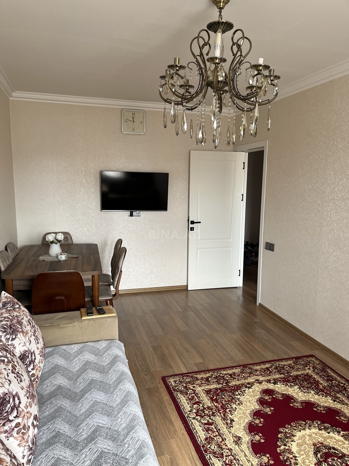 4 otaqlı Köhnə tikili, Qaraçuxur q., Bakı
