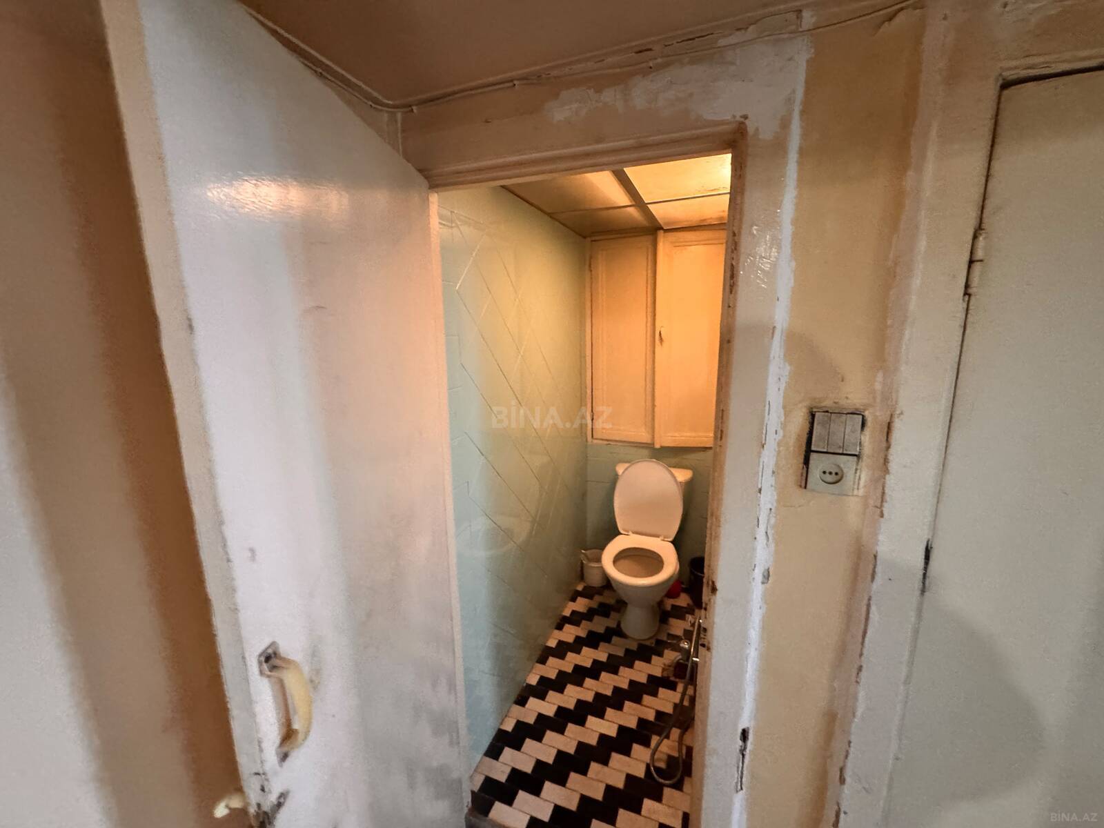 3 otaqlı Köhnə tikili, Qara Qarayev m., Bakı