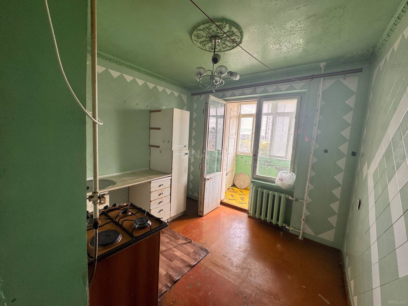 3 otaqlı Köhnə tikili, Qara Qarayev m., Bakı