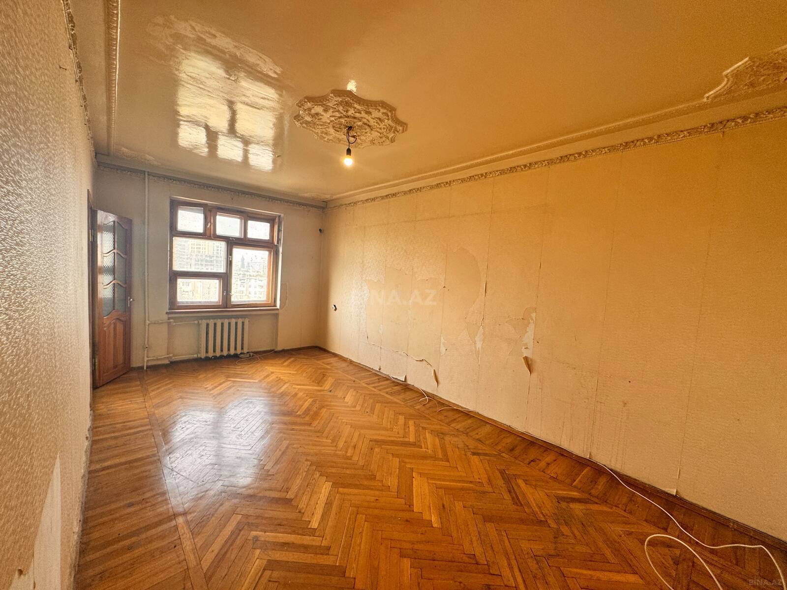 3 otaqlı Köhnə tikili, Qara Qarayev m., Bakı