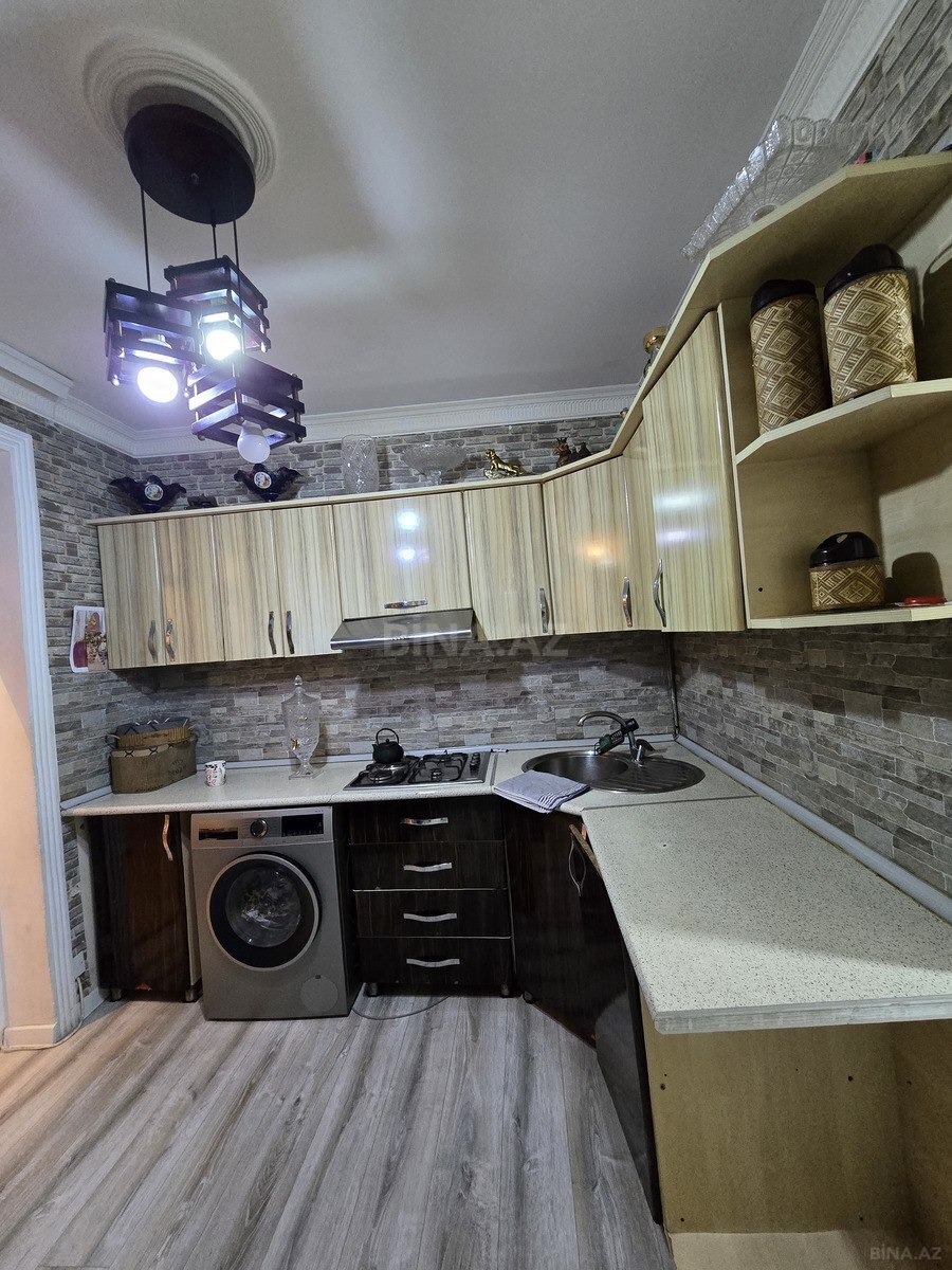 3 otaqlı Köhnə tikili, Xalqlar Dostluğu m., Bakı