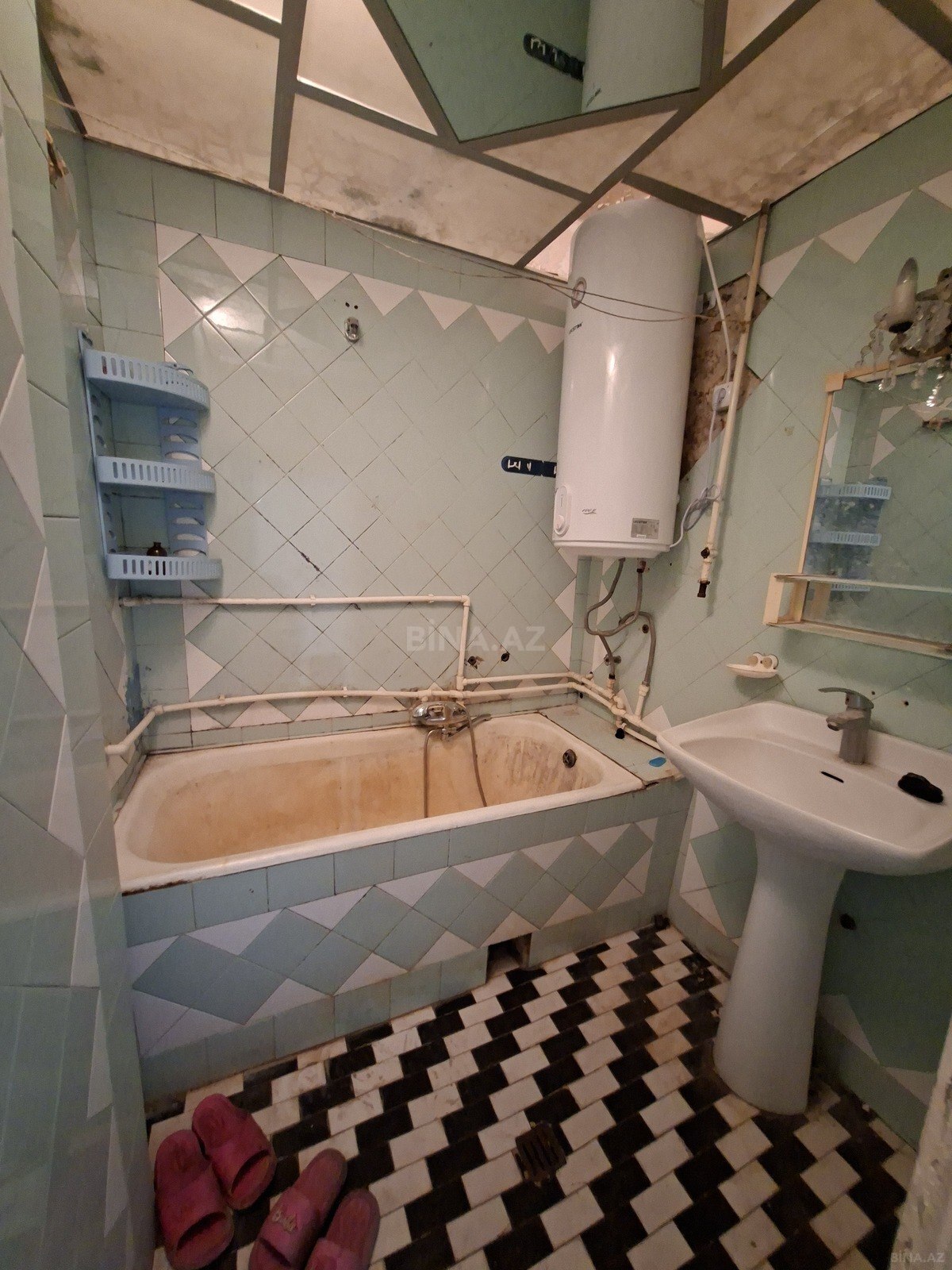 3 otaqlı Köhnə tikili, Qara Qarayev m., Bakı