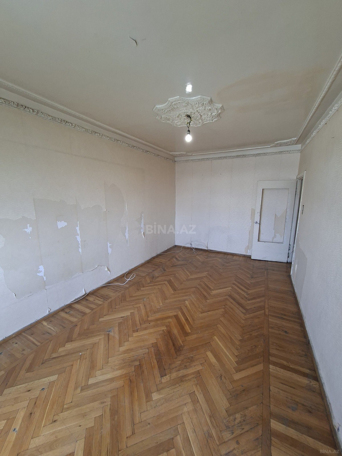 3 otaqlı Köhnə tikili, Qara Qarayev m., Bakı