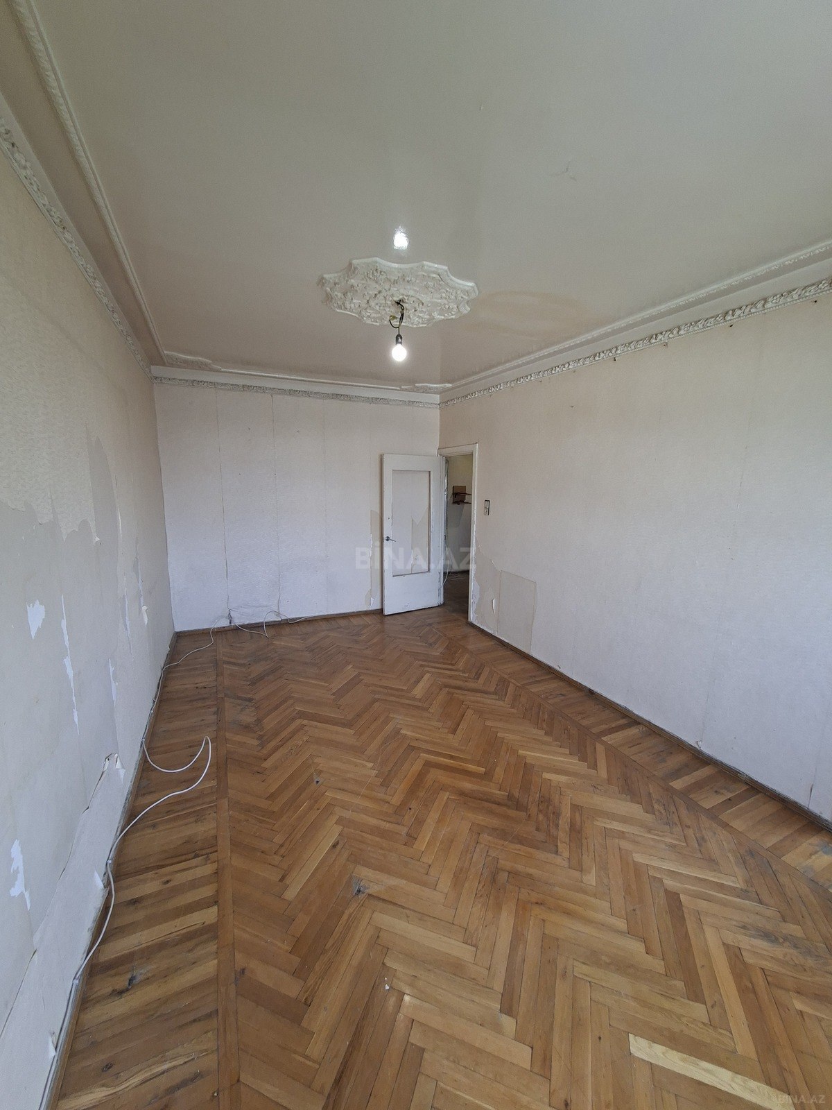 3 otaqlı Köhnə tikili, Qara Qarayev m., Bakı