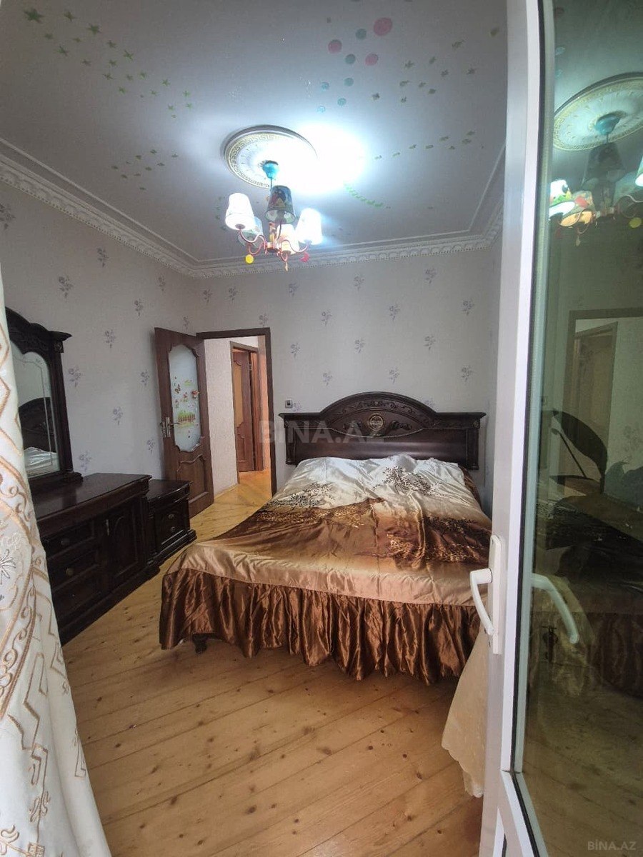 4 otaqlı Köhnə tikili, Xalqlar Dostluğu m., Bakı