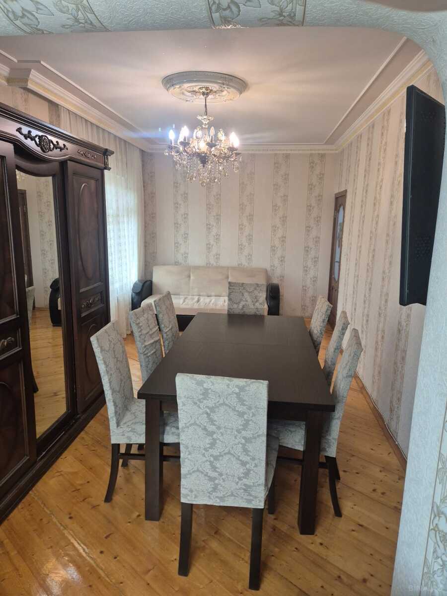4 otaqlı Köhnə tikili, Xalqlar Dostluğu m., Bakı