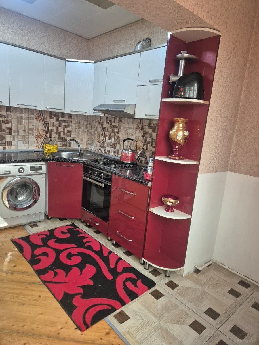 4 otaqlı Köhnə tikili, Xalqlar Dostluğu m., Bakı