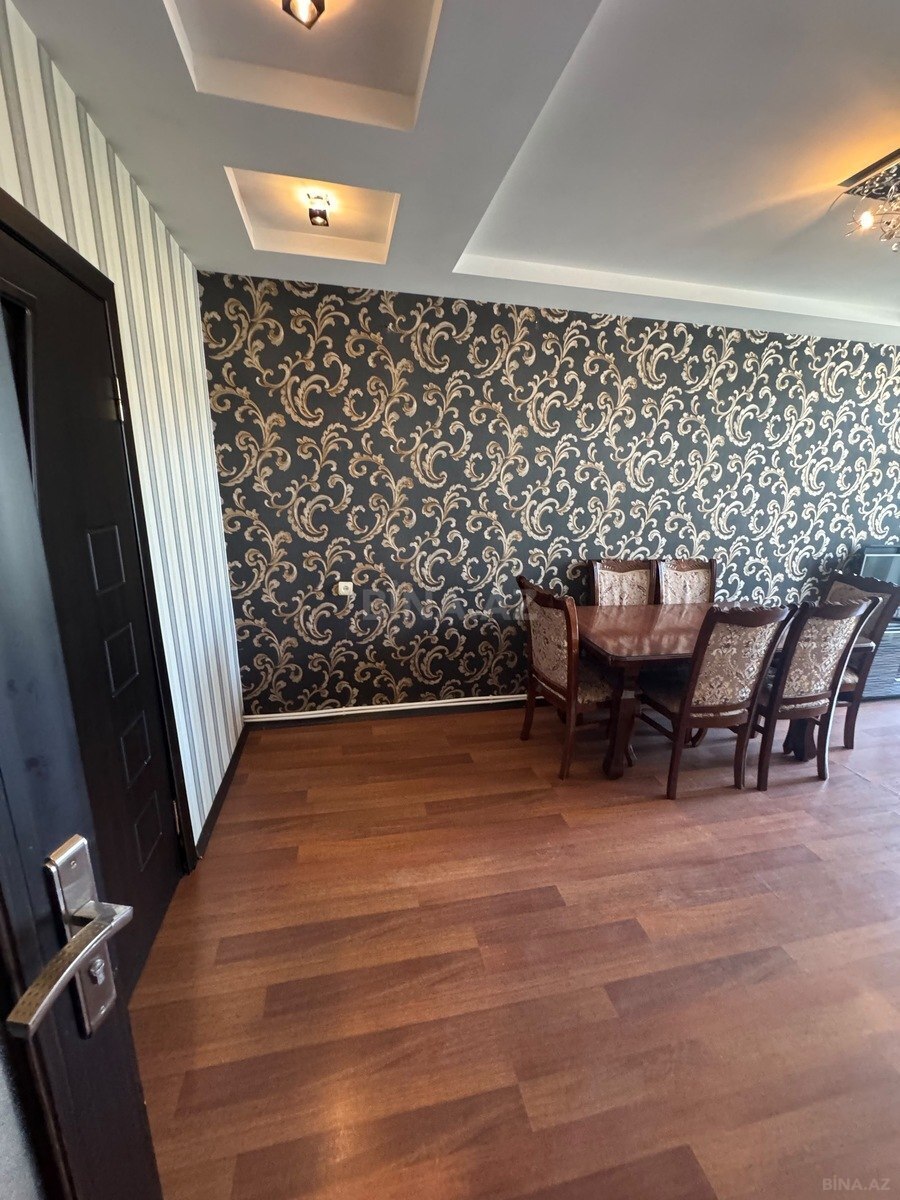 3 otaqlı Köhnə tikili, Bakıxanov q., Bakı