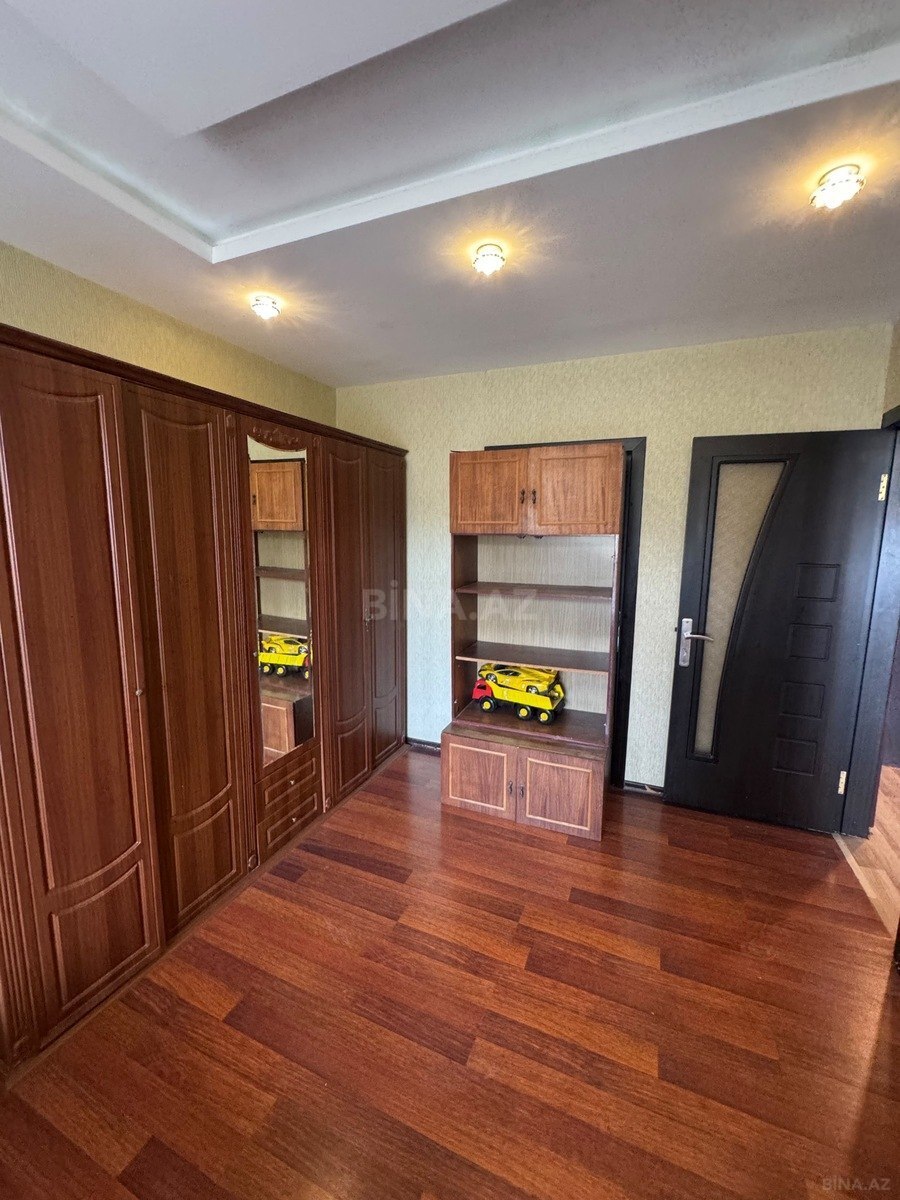 3 otaqlı Köhnə tikili, Bakıxanov q., Bakı