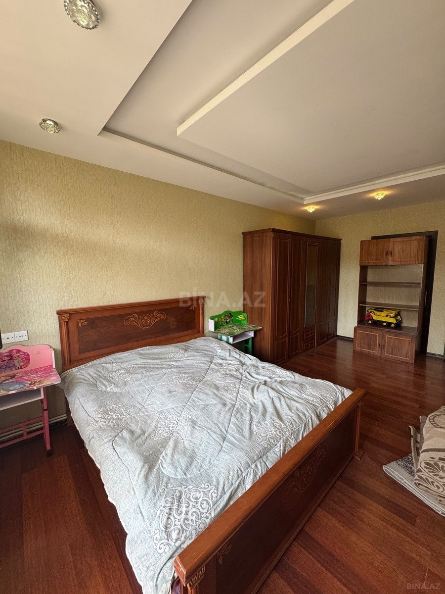 3 otaqlı Köhnə tikili, Bakıxanov q., Bakı
