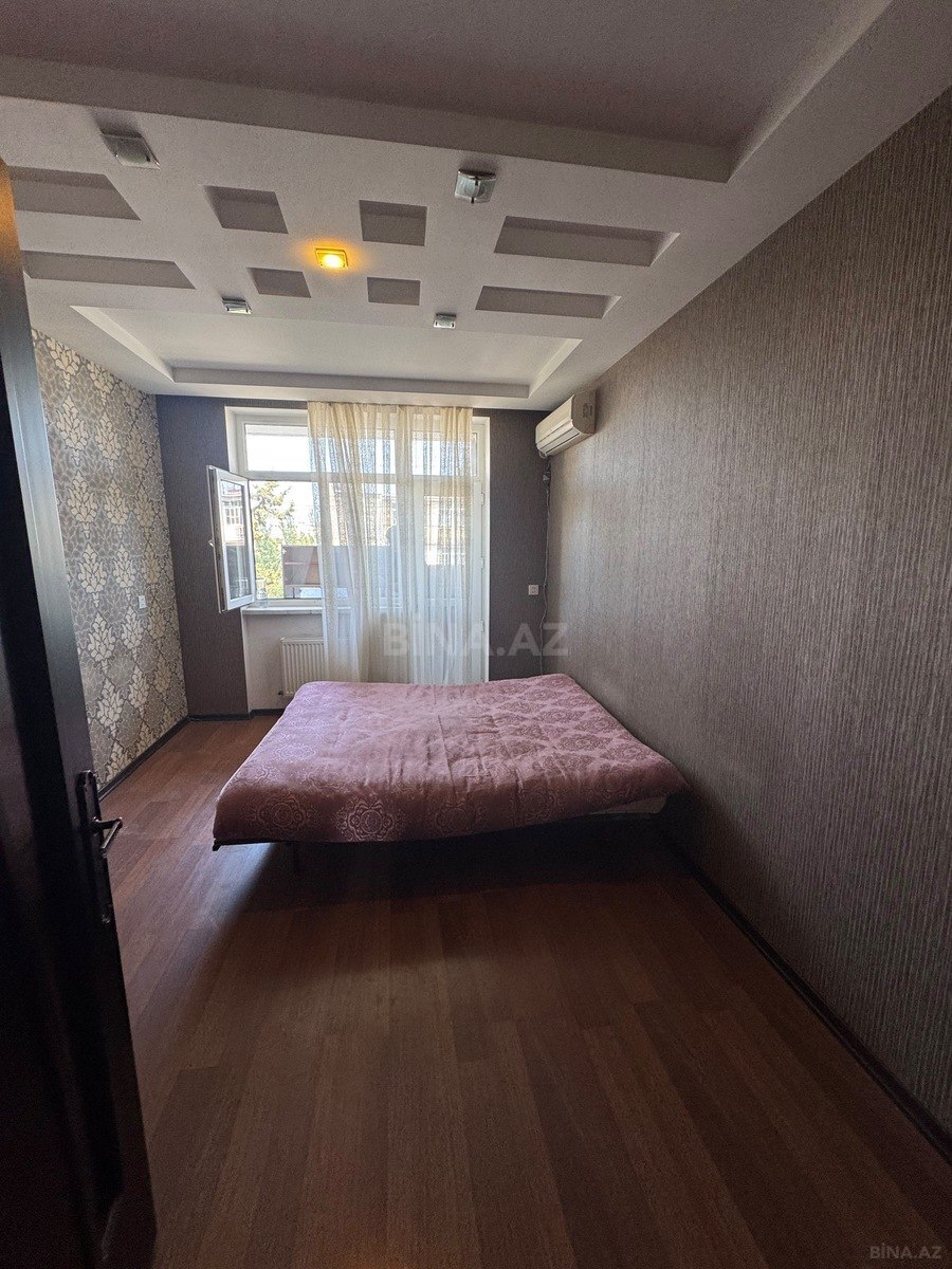 3 otaqlı Köhnə tikili, Bakıxanov q., Bakı