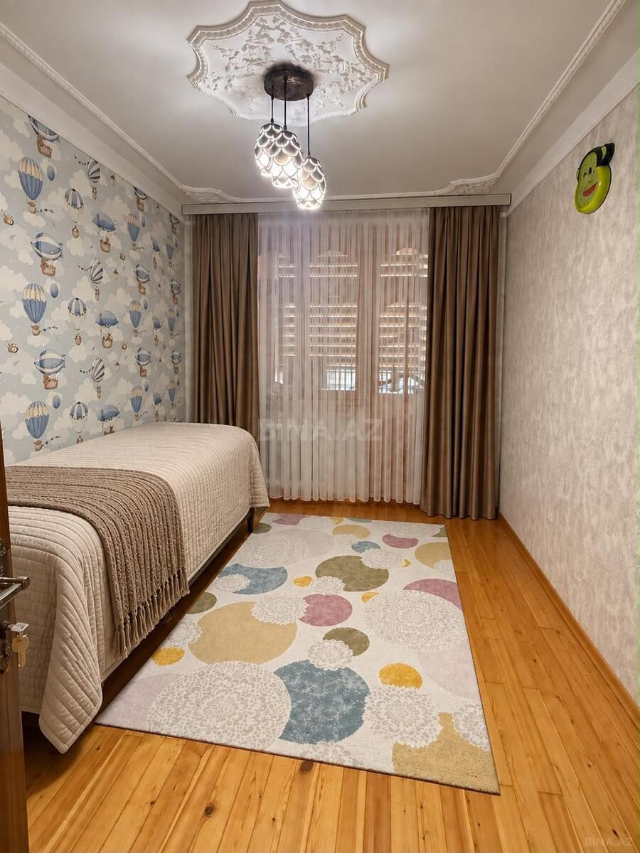 4 otaqlı Köhnə tikili, Memar Əcəmi m., Bakı