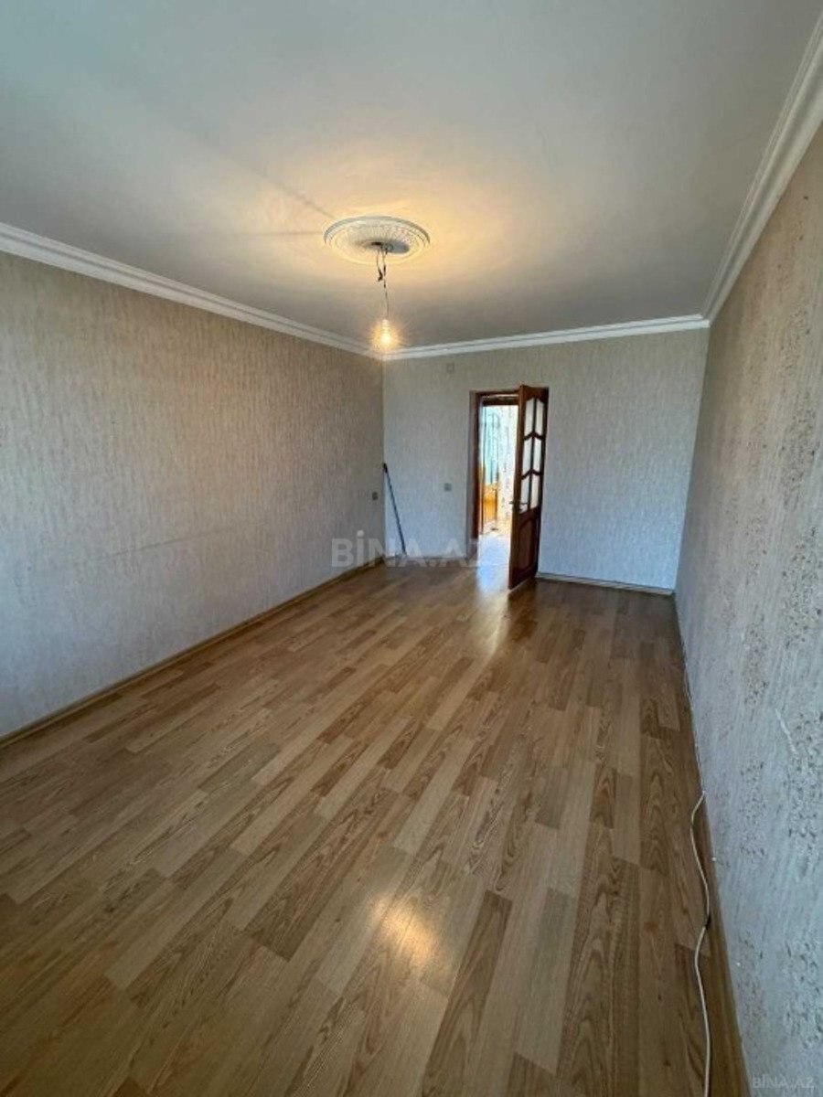 3 otaqlı Köhnə tikili, Bakıxanov q., Bakı