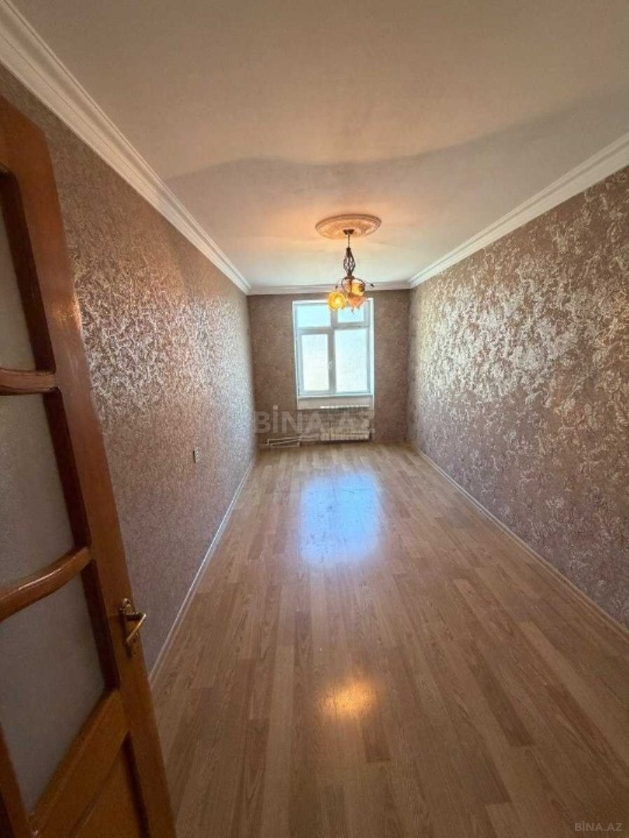 3 otaqlı Köhnə tikili, Bakıxanov q., Bakı