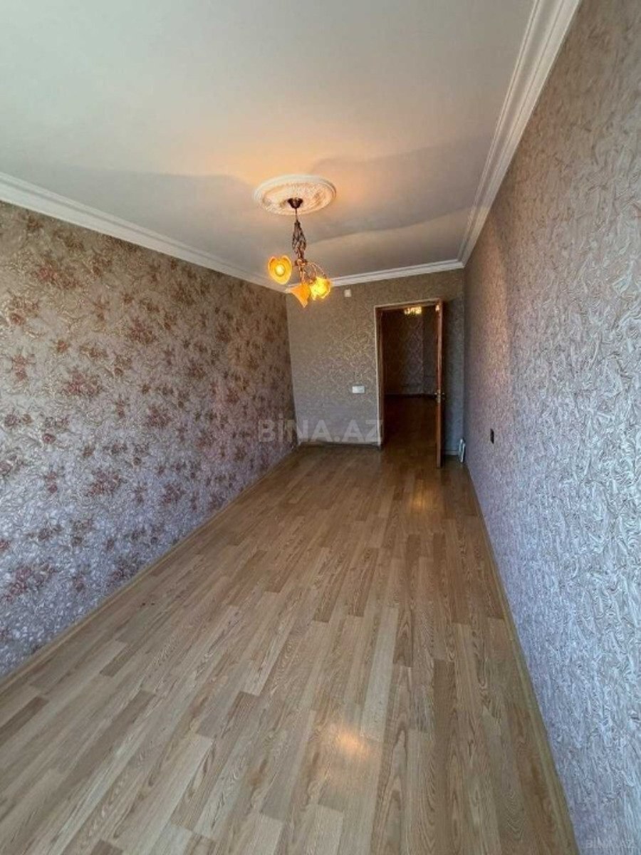 3 otaqlı Köhnə tikili, Bakıxanov q., Bakı