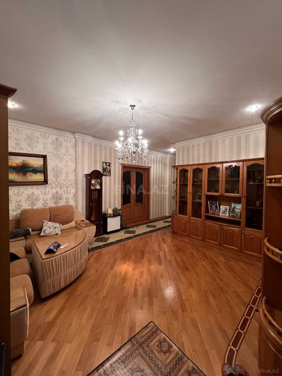 3 otaqlı Köhnə tikili, Şah İsmayıl Xətai m., Bakı