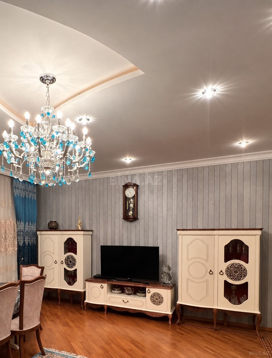 3 otaqlı Köhnə tikili, Şah İsmayıl Xətai m., Bakı