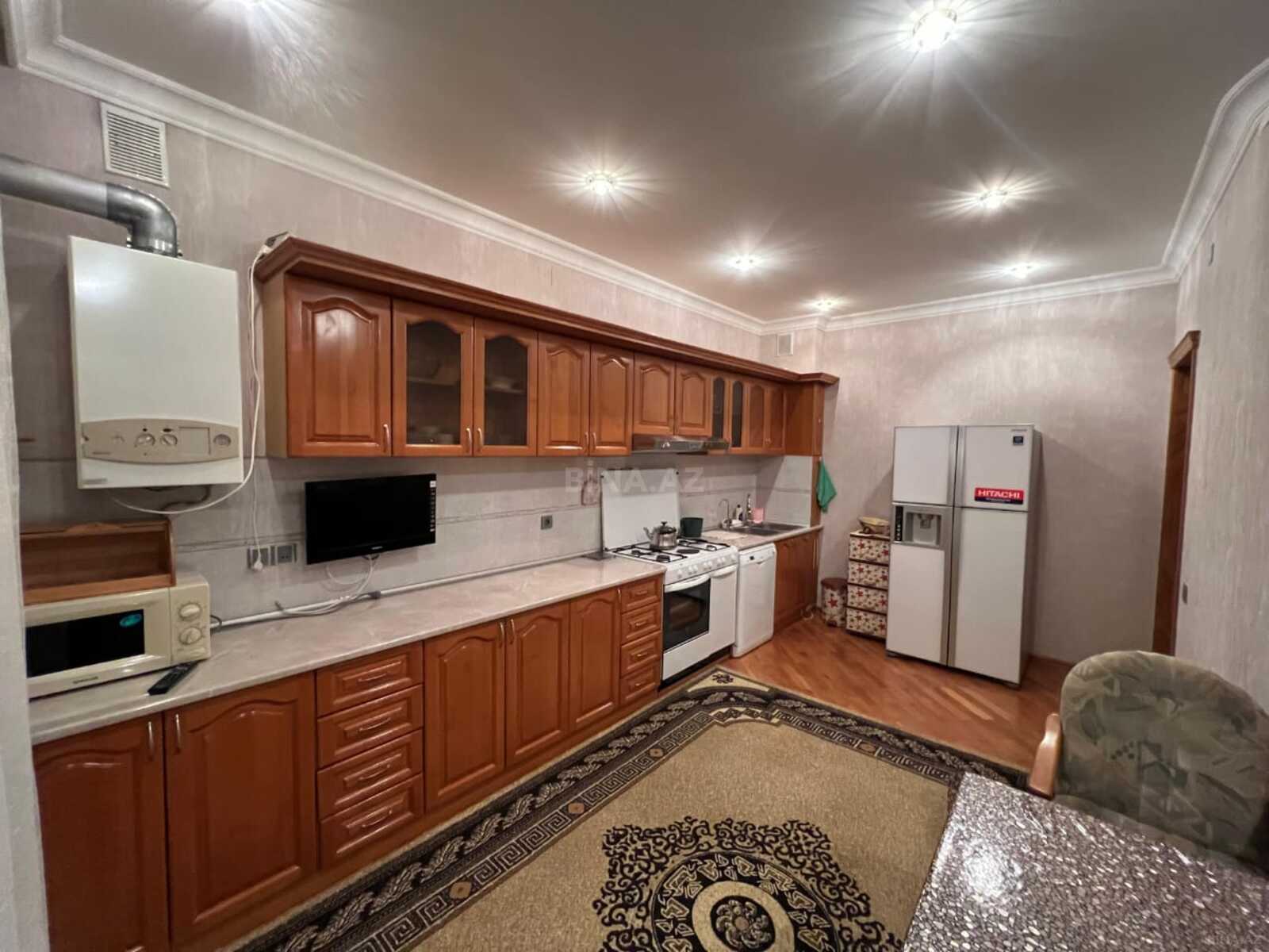 3 otaqlı Köhnə tikili, Şah İsmayıl Xətai m., Bakı