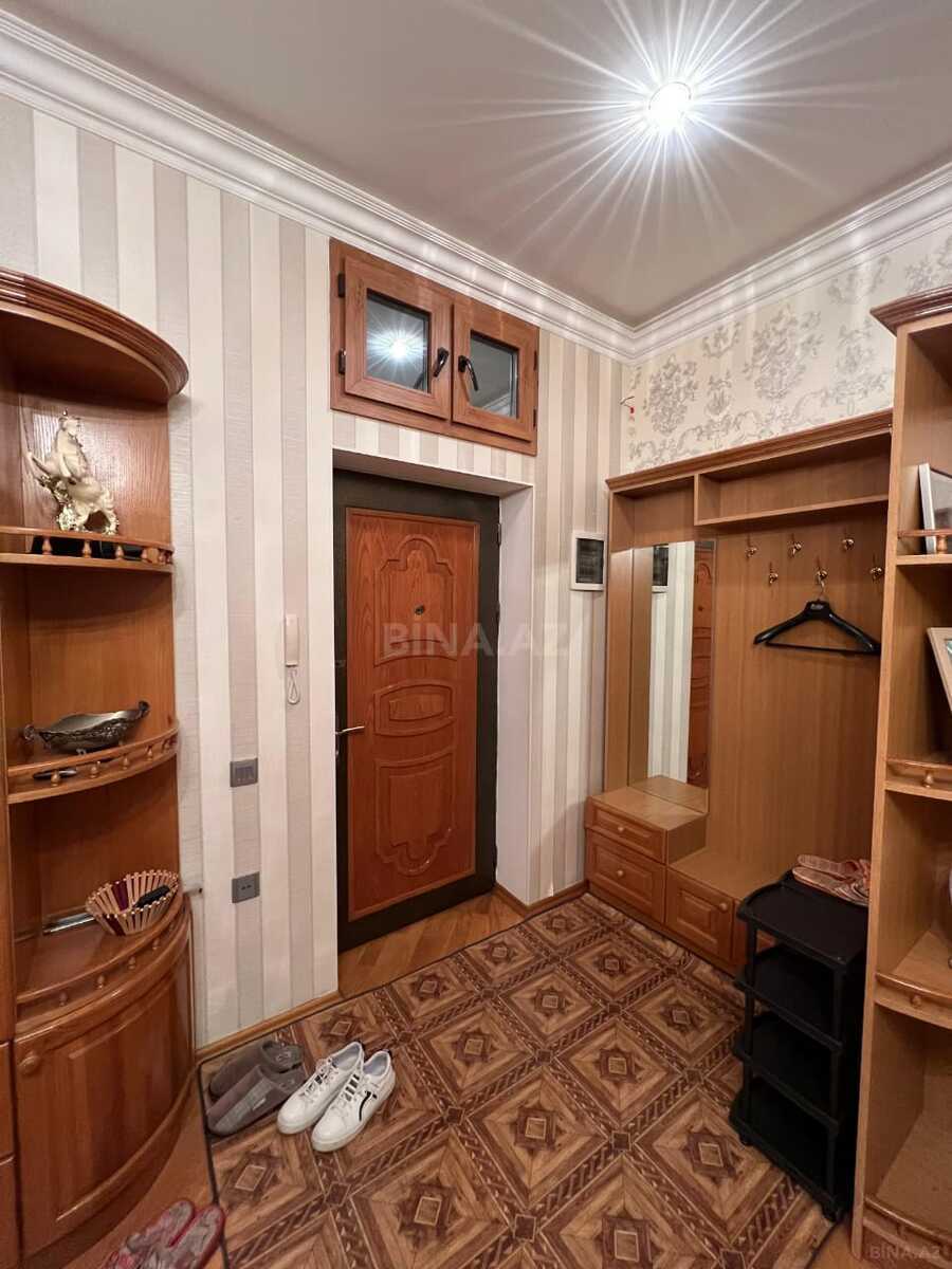 3 otaqlı Köhnə tikili, Şah İsmayıl Xətai m., Bakı