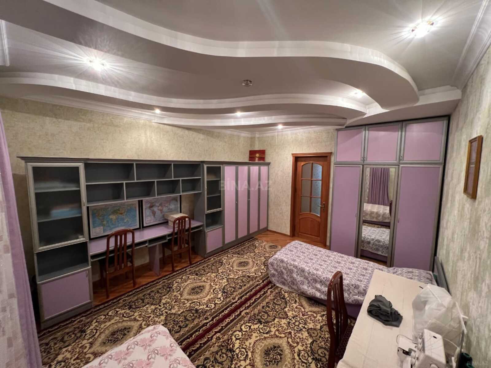 3 otaqlı Köhnə tikili, Şah İsmayıl Xətai m., Bakı