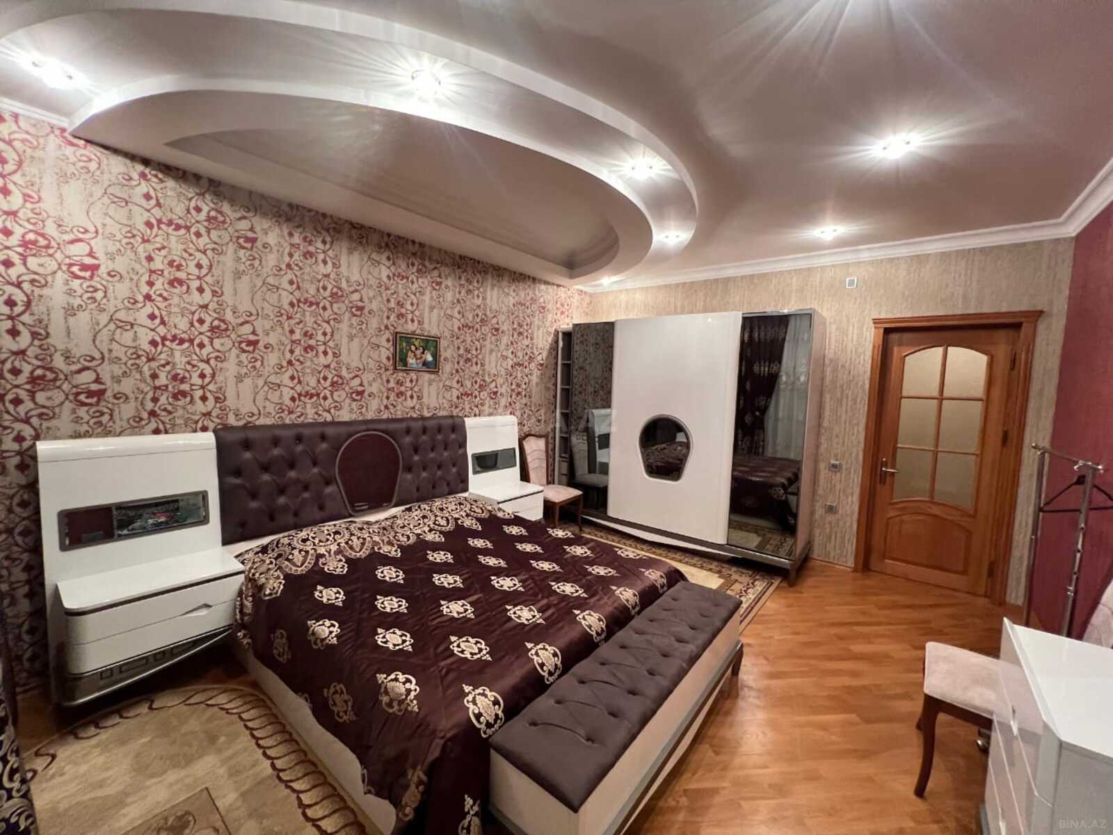 3 otaqlı Köhnə tikili, Şah İsmayıl Xətai m., Bakı