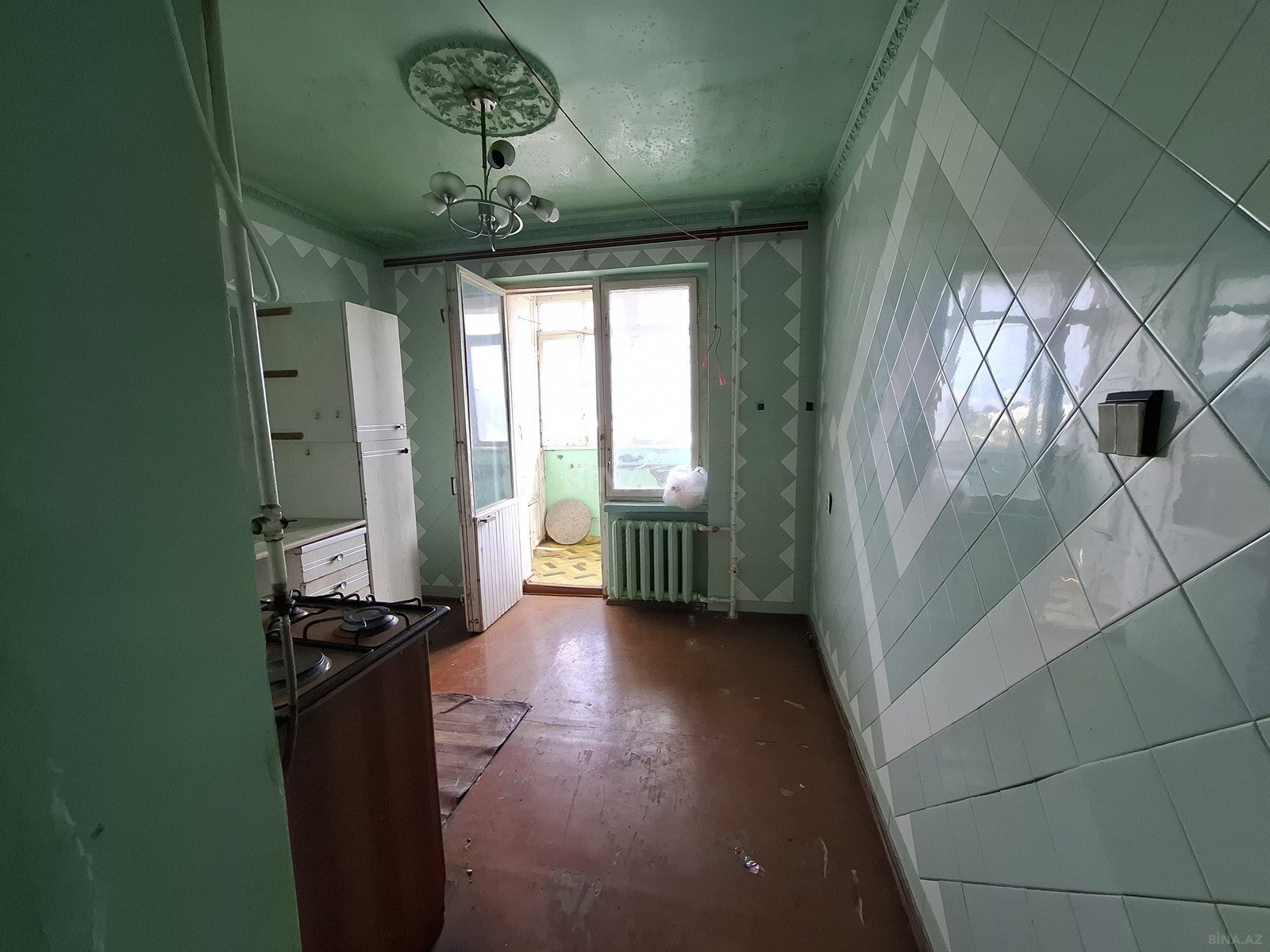3 otaqlı Köhnə tikili, Neftçilər m., Bakı