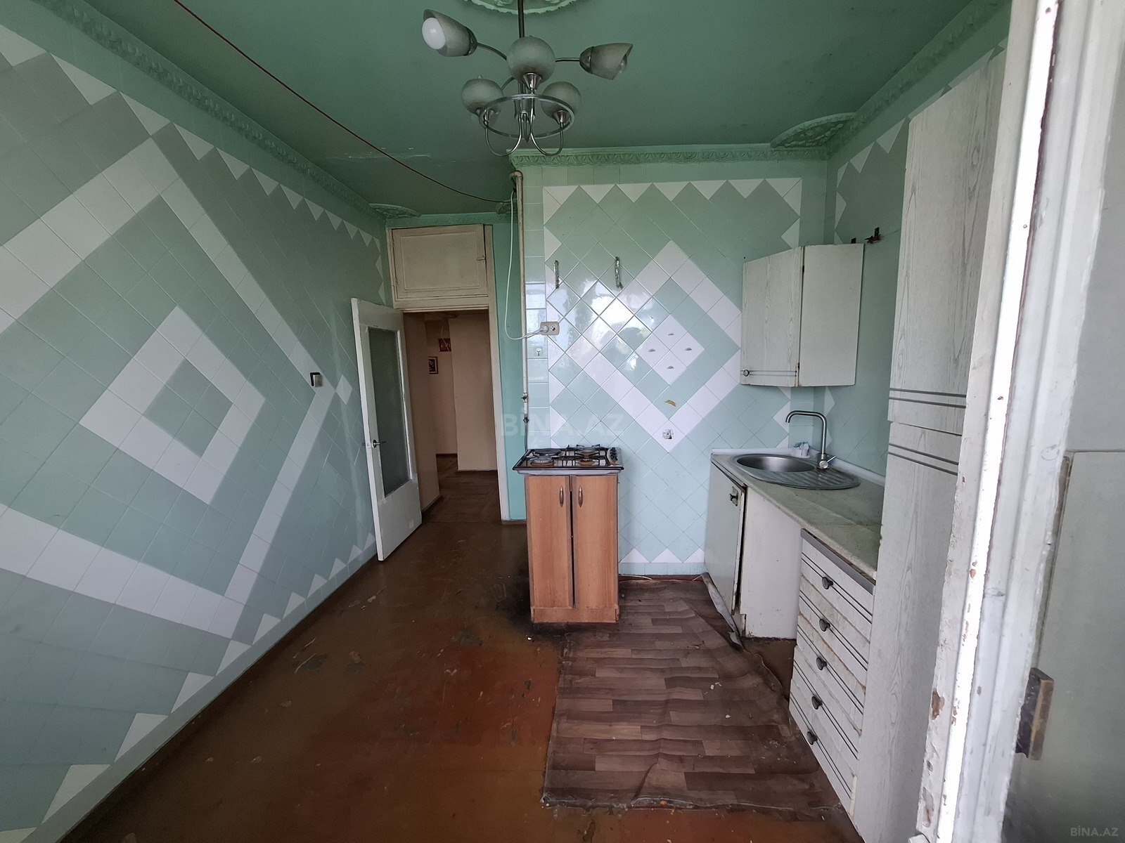 3 otaqlı Köhnə tikili, Neftçilər m., Bakı