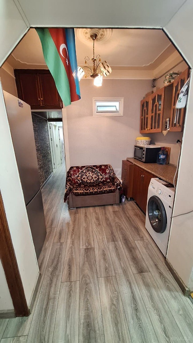 3 otaqlı Köhnə tikili, Xalqlar Dostluğu m., Bakı