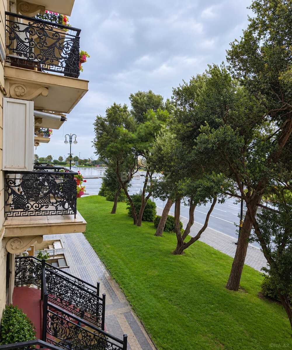 3 otaqlı Köhnə tikili, Şah İsmayıl Xətai m., Bakı