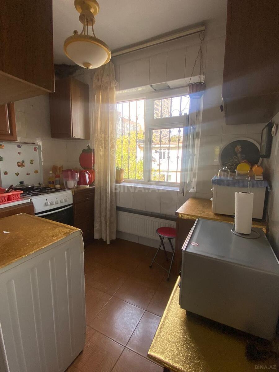 3 otaqlı Köhnə tikili, Elmlər Akademiyası m., Bakı