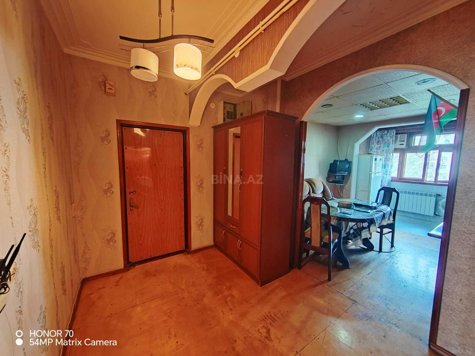 3 otaqlı Köhnə tikili, Həzi Aslanov m., Bakı