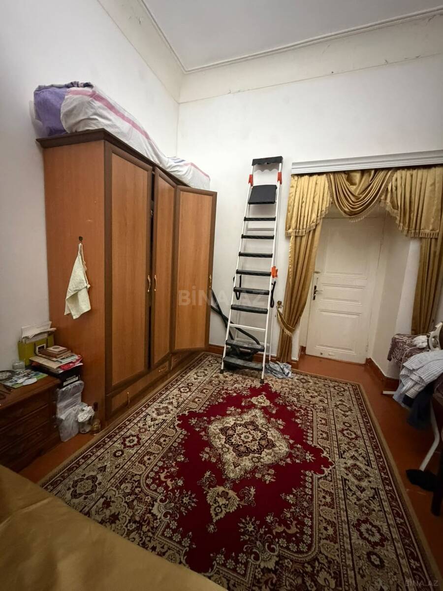 5 otaqlı Köhnə tikili, Şah İsmayıl Xətai m., Bakı