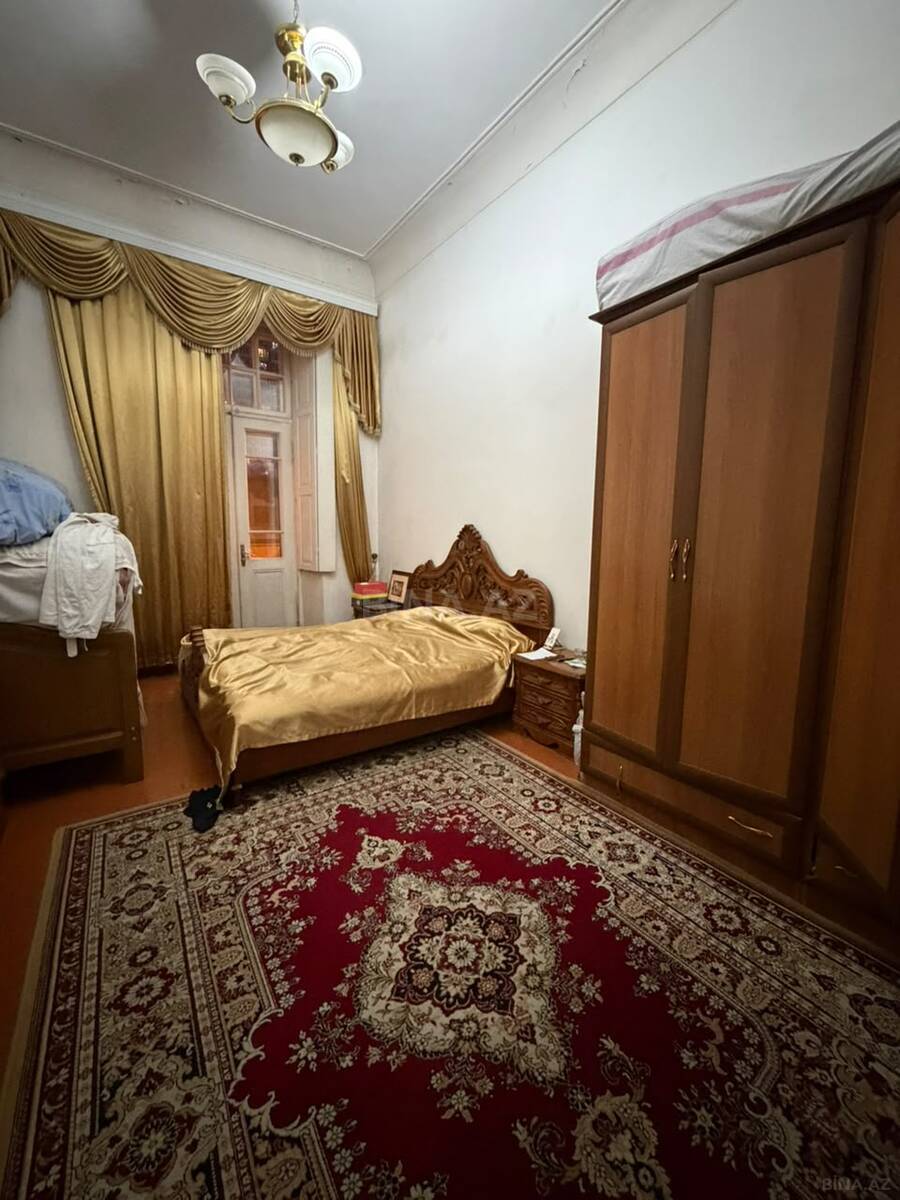 5 otaqlı Köhnə tikili, Şah İsmayıl Xətai m., Bakı