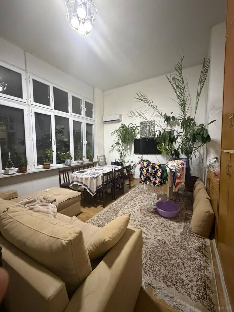5 otaqlı Köhnə tikili, Şah İsmayıl Xətai m., Bakı