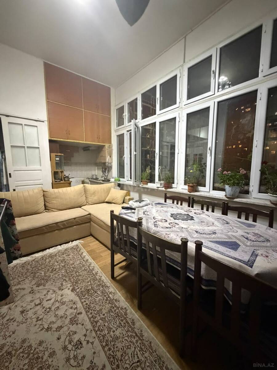 5 otaqlı Köhnə tikili, Şah İsmayıl Xətai m., Bakı