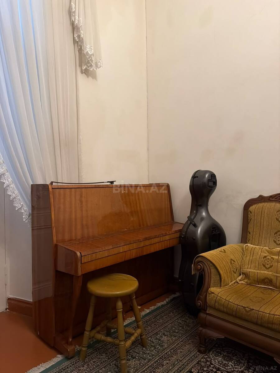 5 otaqlı Köhnə tikili, Şah İsmayıl Xətai m., Bakı