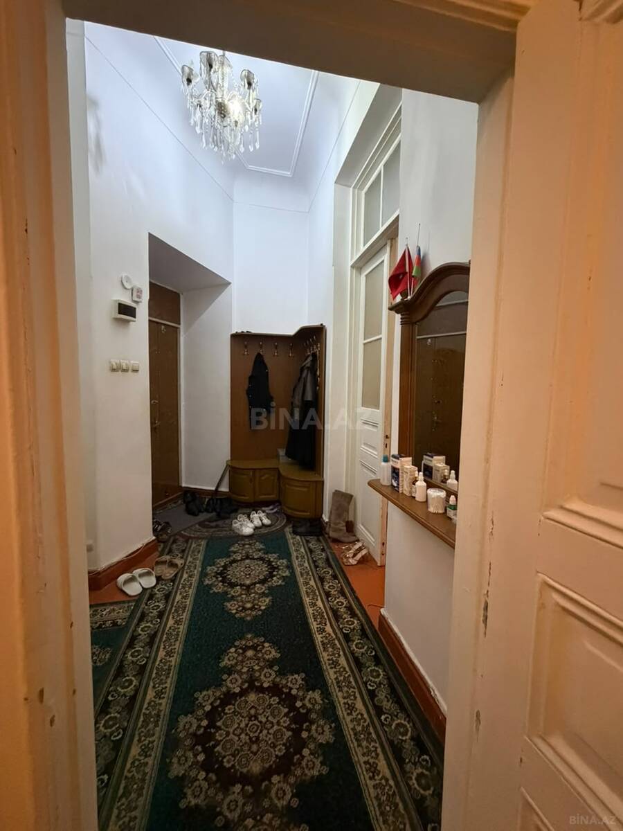 5 otaqlı Köhnə tikili, Şah İsmayıl Xətai m., Bakı