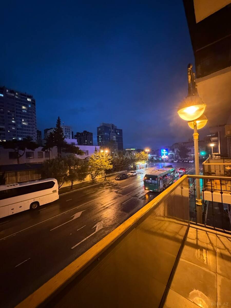5 otaqlı Köhnə tikili, Şah İsmayıl Xətai m., Bakı