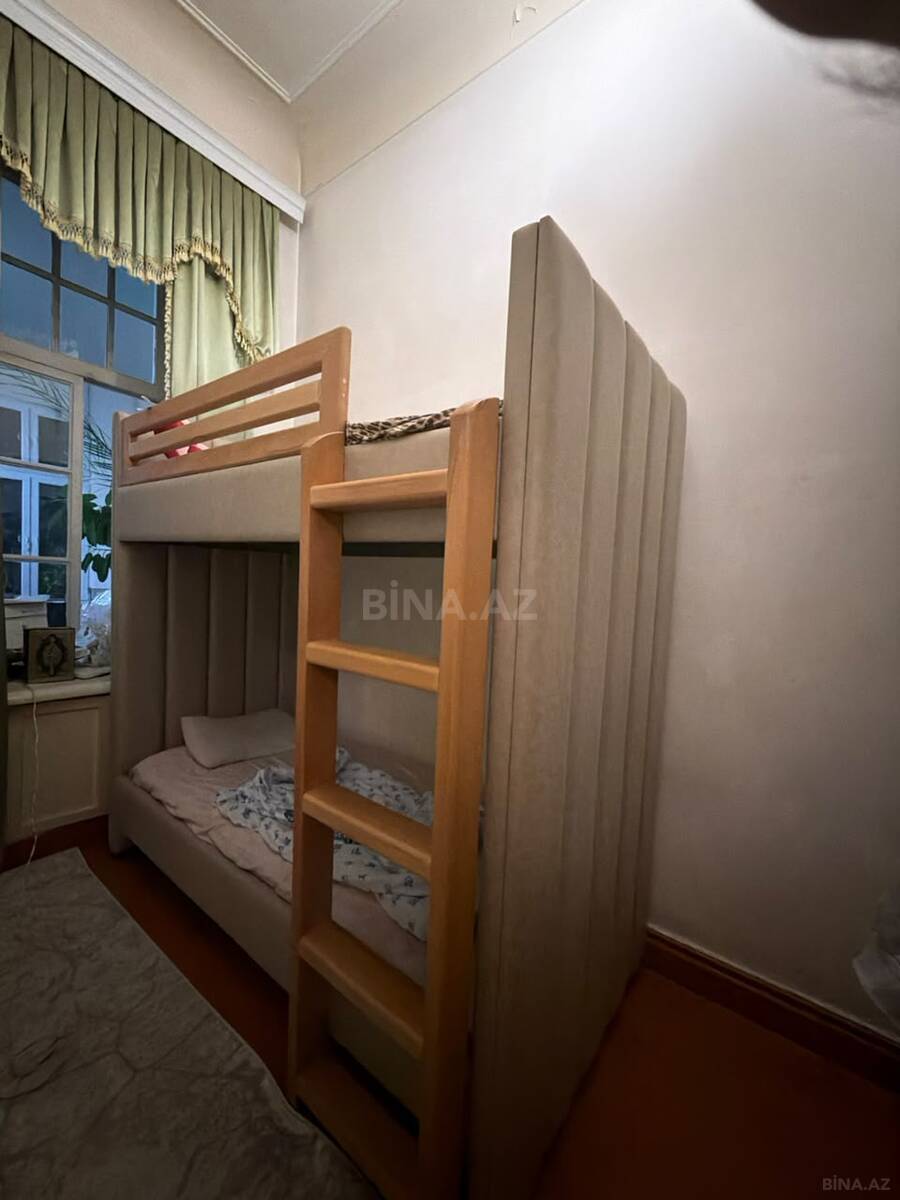 5 otaqlı Köhnə tikili, Şah İsmayıl Xətai m., Bakı