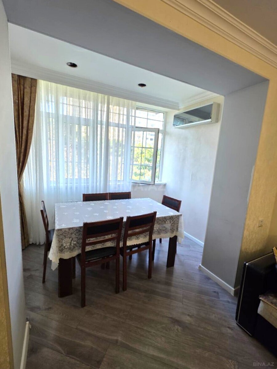 3 otaqlı Köhnə tikili, Neftçilər m., Bakı