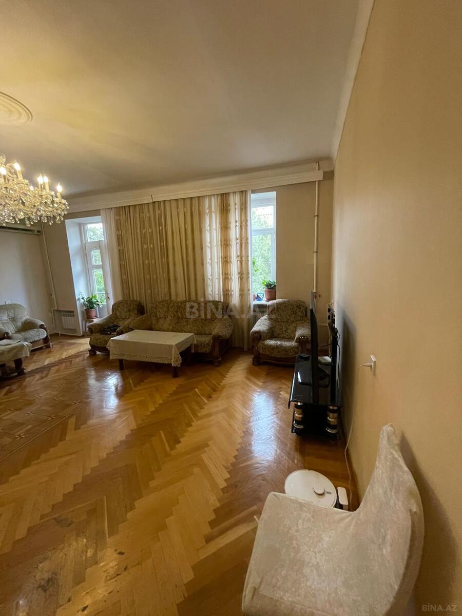 5 otaqlı Köhnə tikili, Elmlər Akademiyası m., Bakı