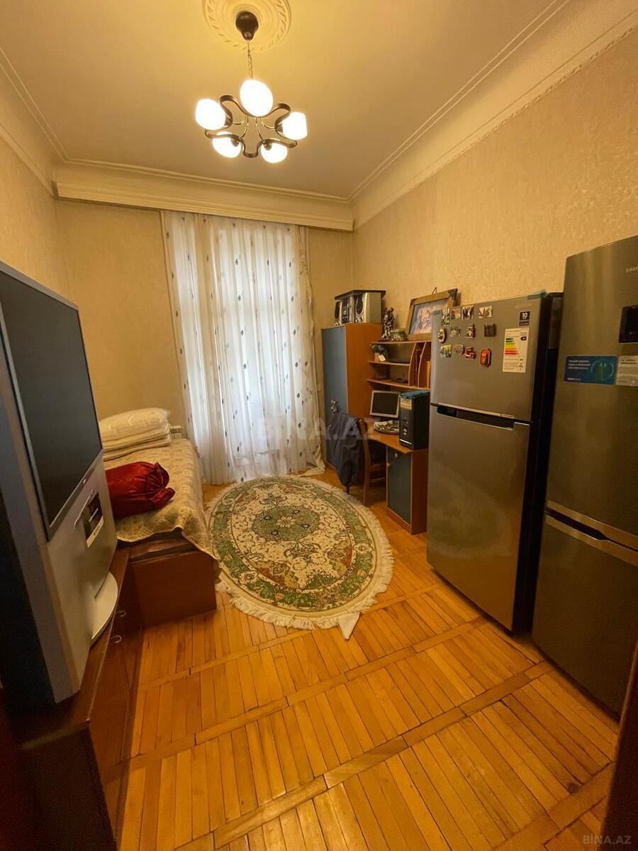 5 otaqlı Köhnə tikili, Elmlər Akademiyası m., Bakı