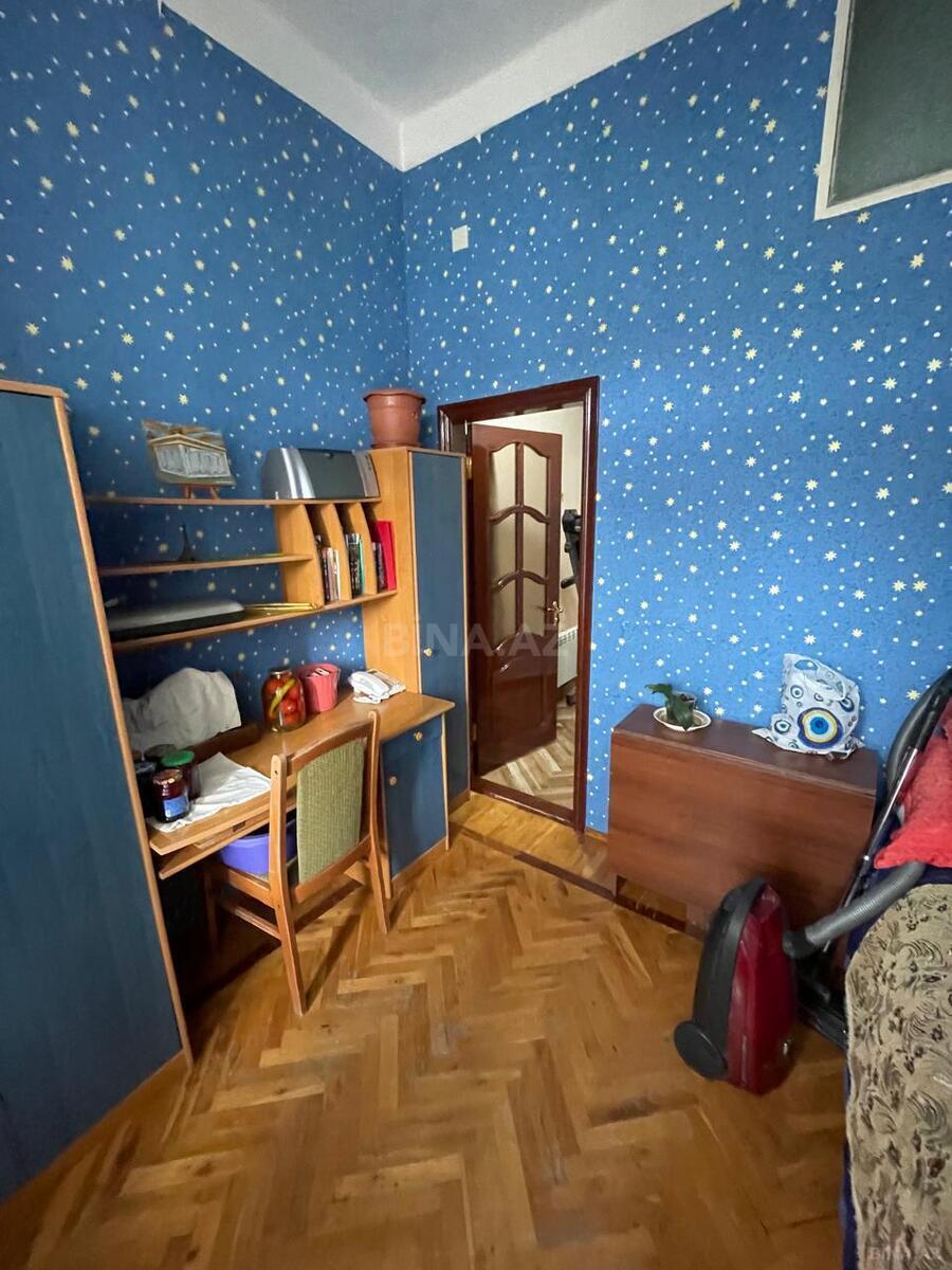 5 otaqlı Köhnə tikili, Elmlər Akademiyası m., Bakı