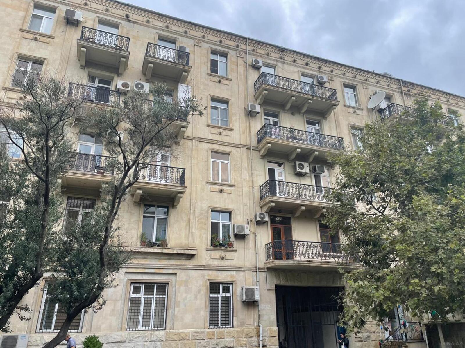5 otaqlı Köhnə tikili, Elmlər Akademiyası m., Bakı