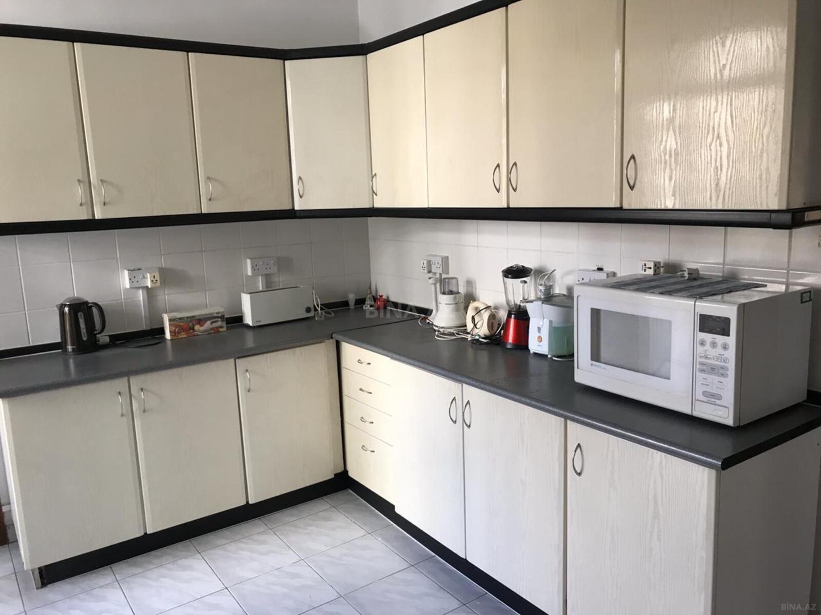 3 otaqlı Köhnə tikili, İçəri Şəhər m., Bakı