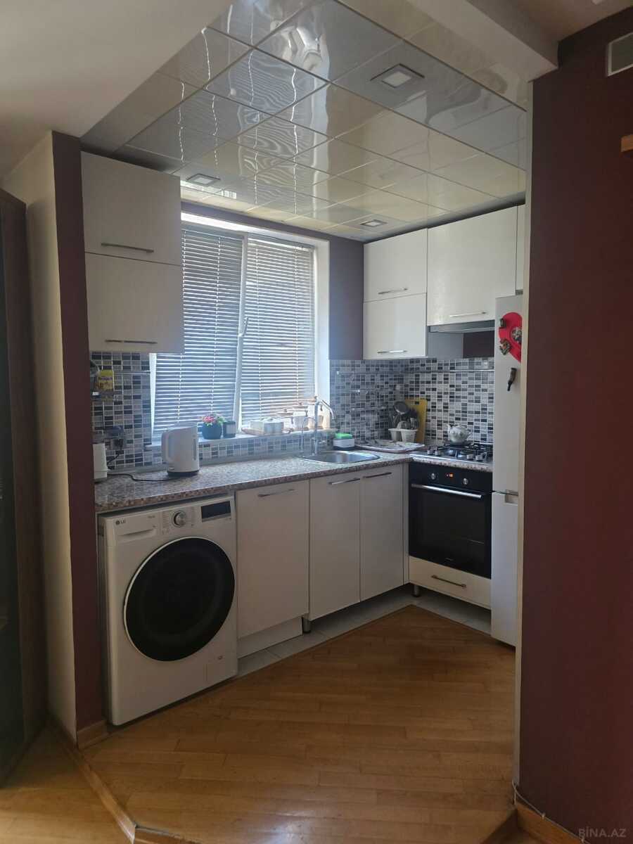 3 otaqlı Köhnə tikili, Elmlər Akademiyası m., Bakı