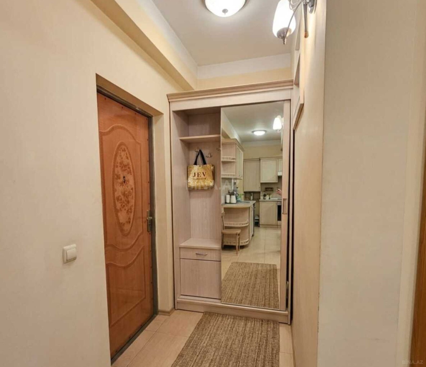 2 otaqlı Köhnə tikili, Şah İsmayıl Xətai m., Bakı